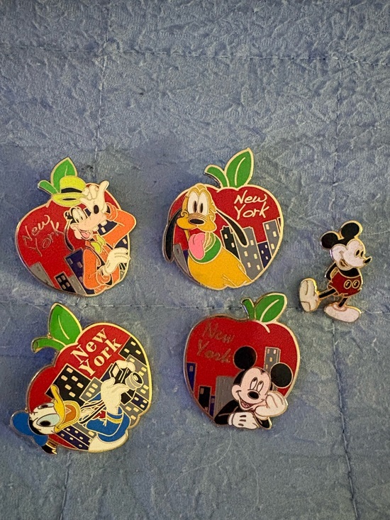 Disney Jewelry - Disney Red &Green New York Apple Character Pin Set From Disney Store early 2000